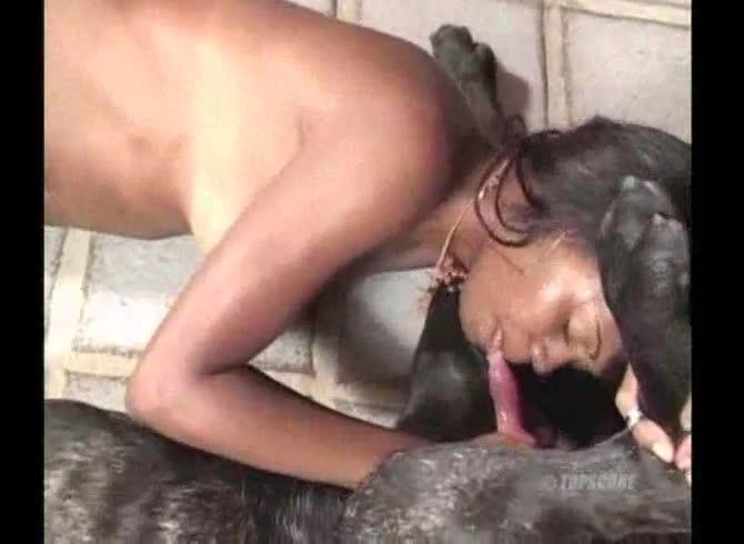 Video :African girl having sex with dog in animal porno